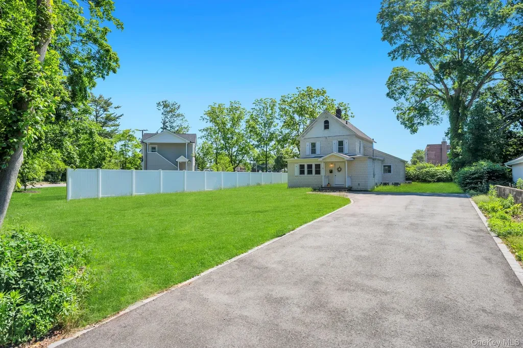 5 Hawkins Avenue Smithtown NY 11787