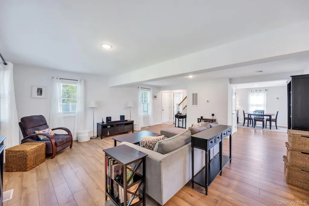 5 Hawkins Avenue Smithtown NY 11787