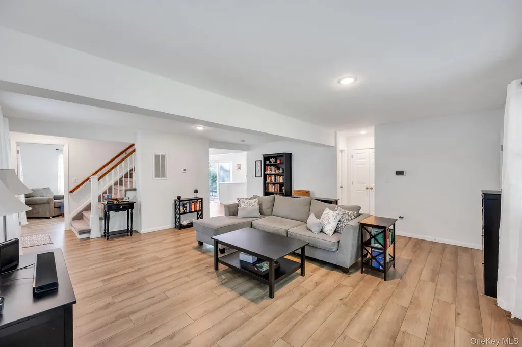 5 Hawkins Avenue Smithtown NY 11787