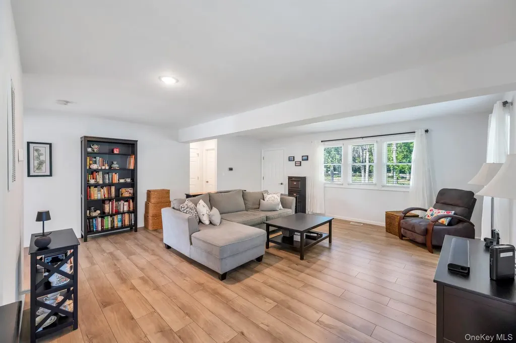 5 Hawkins Avenue Smithtown NY 11787