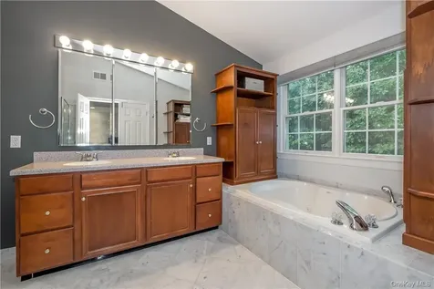 7 Hopkins Lane Armonk NY 10504