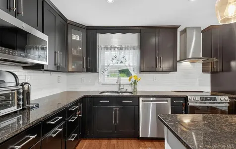 51 Chestnut Street Westbury NY 11590