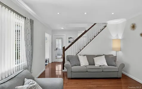 51 Chestnut Street Westbury NY 11590