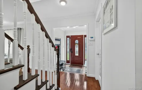51 Chestnut Street Westbury NY 11590