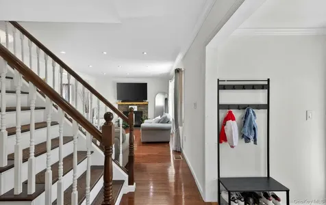 51 Chestnut Street Westbury NY 11590