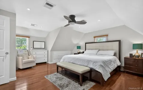 51 Chestnut Street Westbury NY 11590