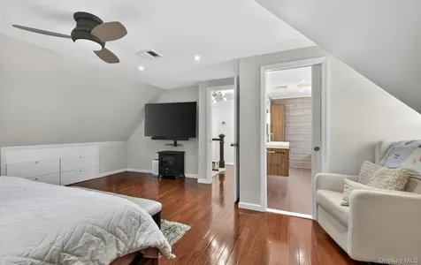 51 Chestnut Street Westbury NY 11590
