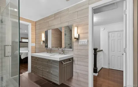 51 Chestnut Street Westbury NY 11590