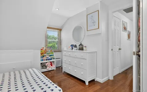 51 Chestnut Street Westbury NY 11590