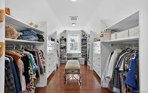 51 Chestnut Street Westbury NY 11590