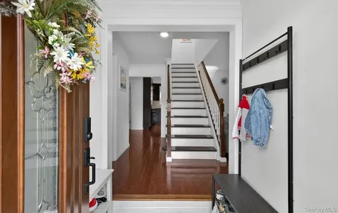 51 Chestnut Street Westbury NY 11590