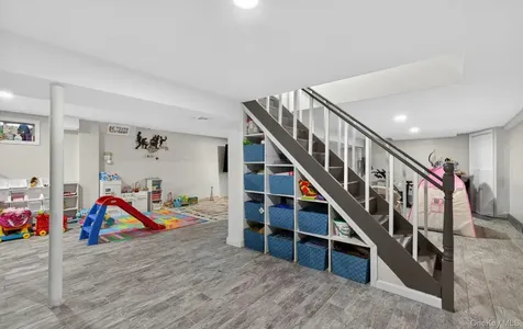 51 Chestnut Street Westbury NY 11590