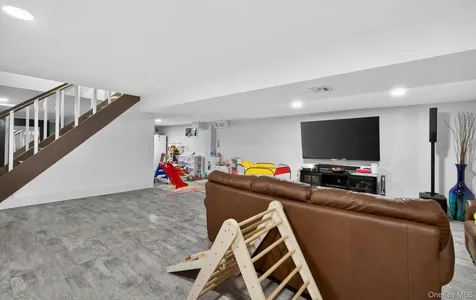 51 Chestnut Street Westbury NY 11590