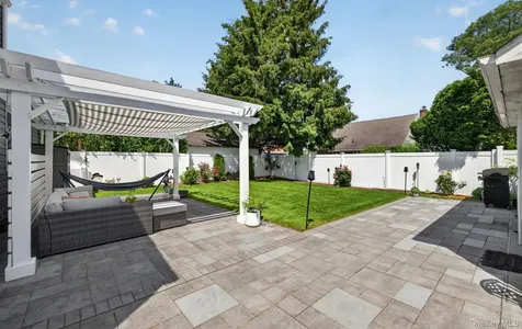51 Chestnut Street Westbury NY 11590