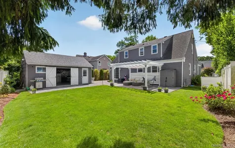 51 Chestnut Street Westbury NY 11590