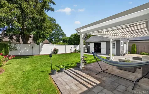51 Chestnut Street Westbury NY 11590