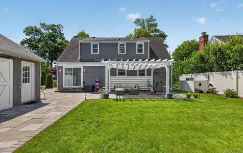 51 Chestnut Street Westbury NY 11590