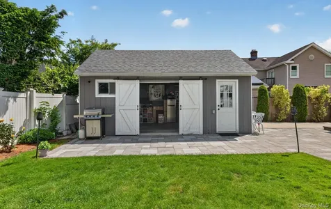 51 Chestnut Street Westbury NY 11590