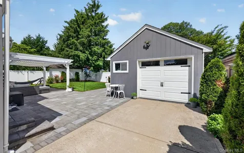51 Chestnut Street Westbury NY 11590