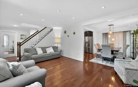 51 Chestnut Street Westbury NY 11590