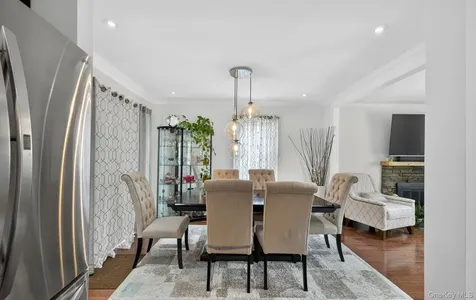 51 Chestnut Street Westbury NY 11590