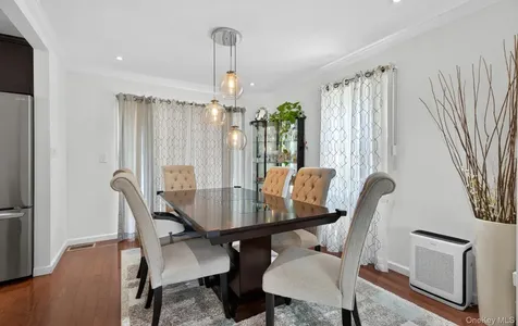 51 Chestnut Street Westbury NY 11590