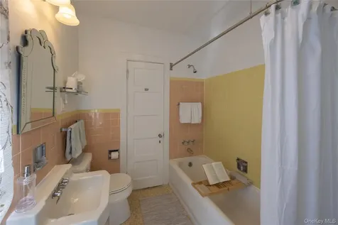 34 Morsemere Place Yonkers NY 10701