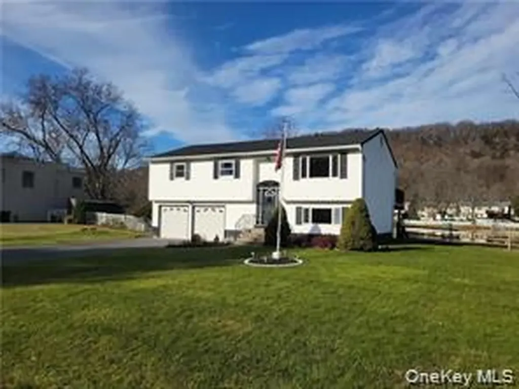 36 Merriewold Monroe NY 10950