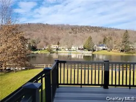 36 Merriewold Monroe NY 10950