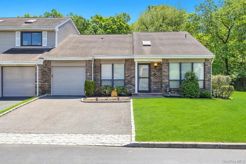 73 S Pond Lane Smithtown NY 11787