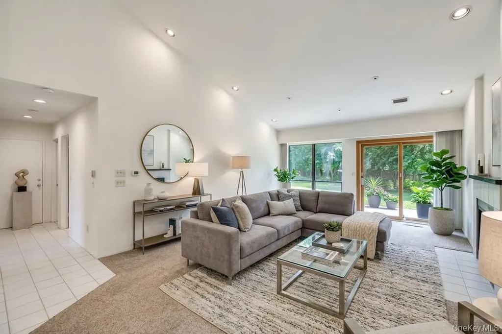 73 S Pond Lane Smithtown NY 11787