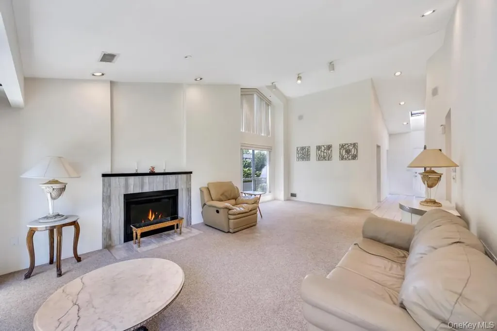 73 S Pond Lane Smithtown NY 11787