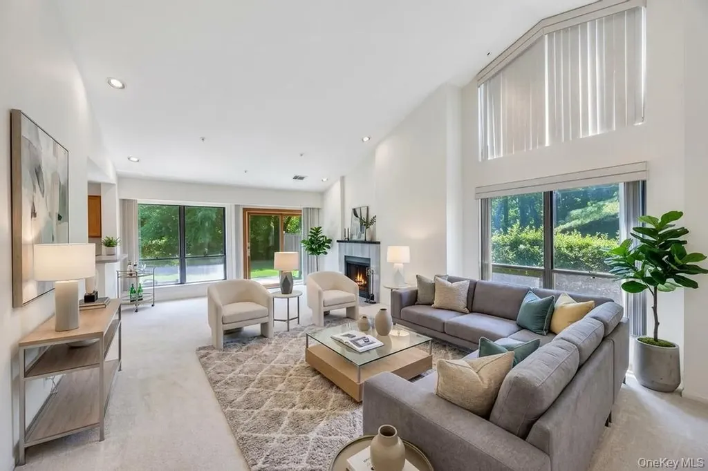 73 S Pond Lane Smithtown NY 11787