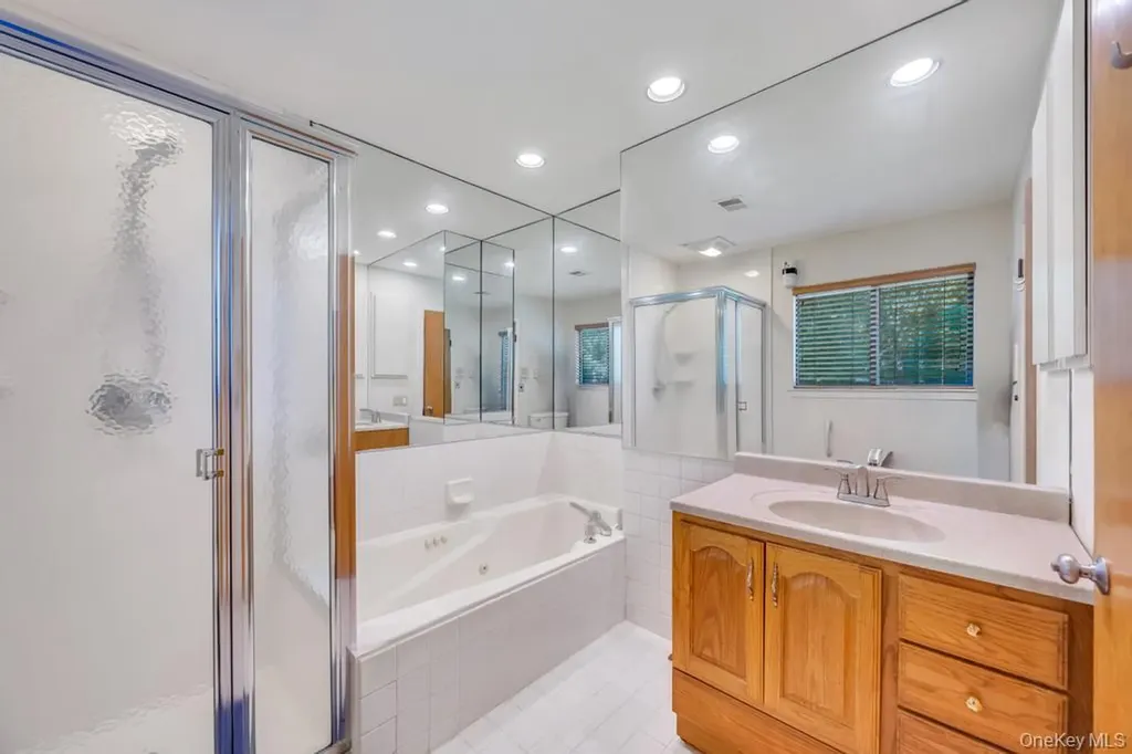 73 S Pond Lane Smithtown NY 11787