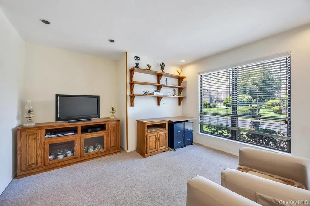 73 S Pond Lane Smithtown NY 11787