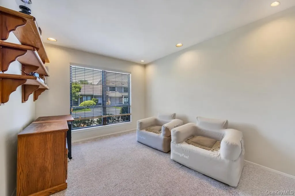 73 S Pond Lane Smithtown NY 11787