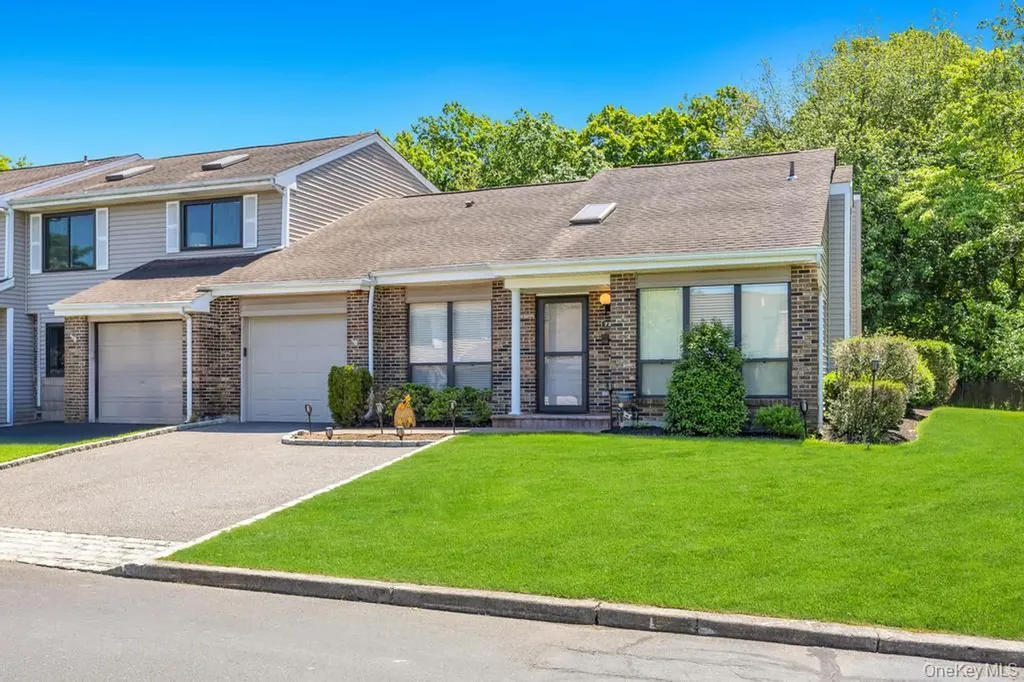 73 S Pond Lane Smithtown NY 11787