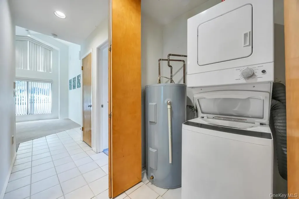73 S Pond Lane Smithtown NY 11787