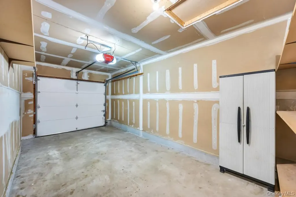 73 S Pond Lane Smithtown NY 11787