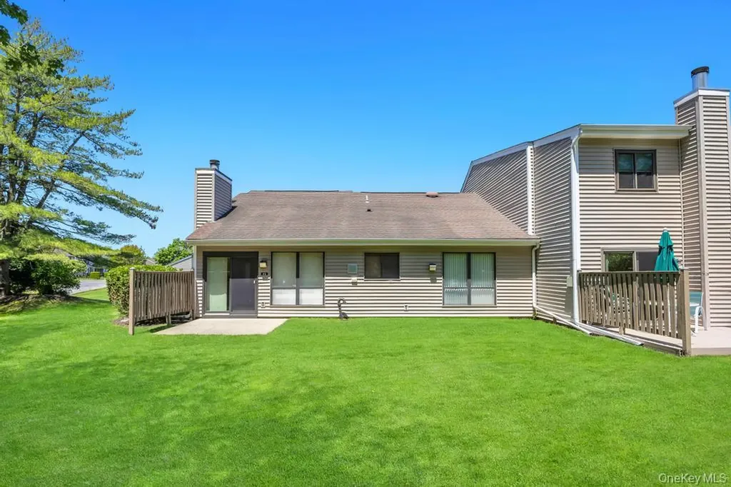 73 S Pond Lane Smithtown NY 11787