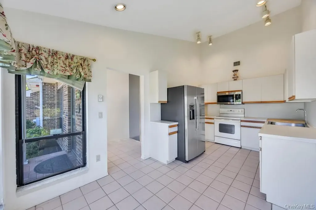 73 S Pond Lane Smithtown NY 11787