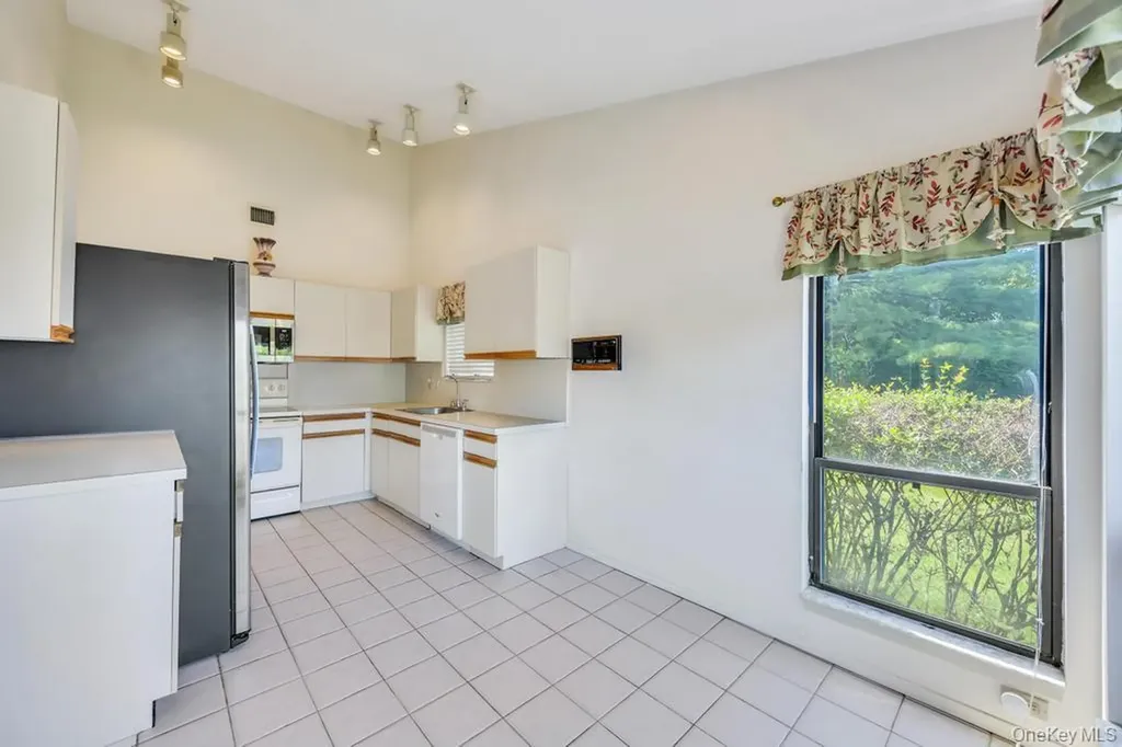 73 S Pond Lane Smithtown NY 11787