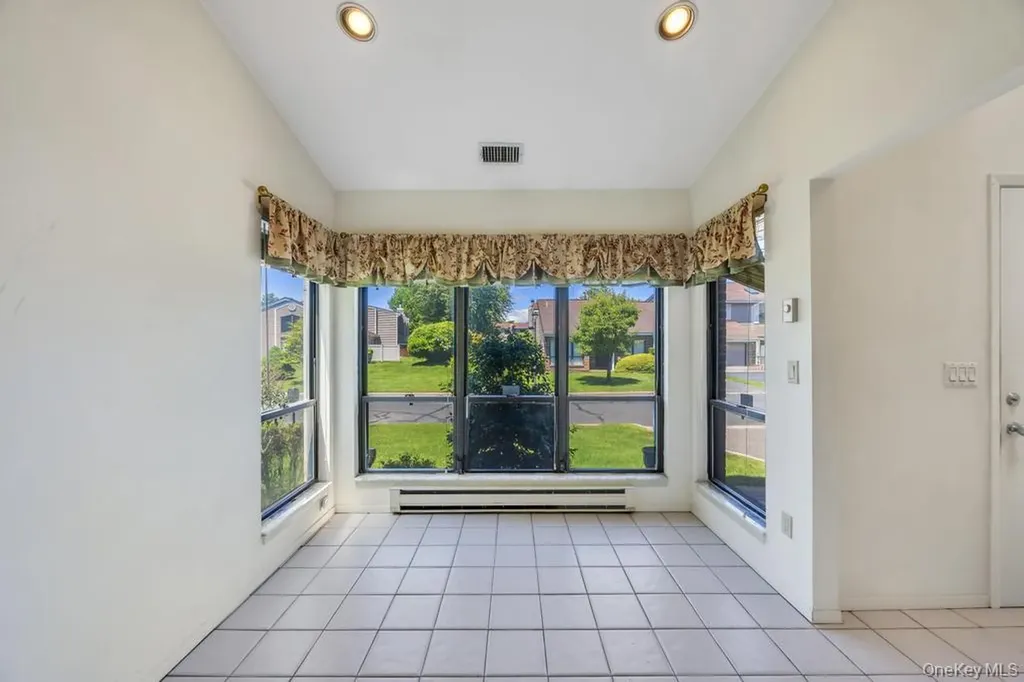 73 S Pond Lane Smithtown NY 11787