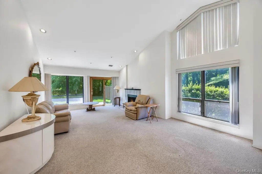 73 S Pond Lane Smithtown NY 11787