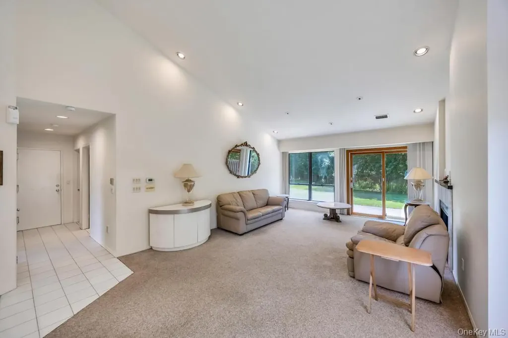 73 S Pond Lane Smithtown NY 11787