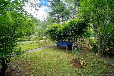 19 Nature Way Kiamesha Lake NY 12751