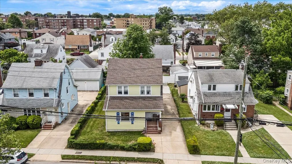 205 Roslyn Road Mineola NY 11501