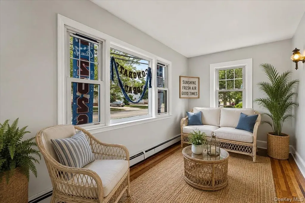 205 Roslyn Road Mineola NY 11501