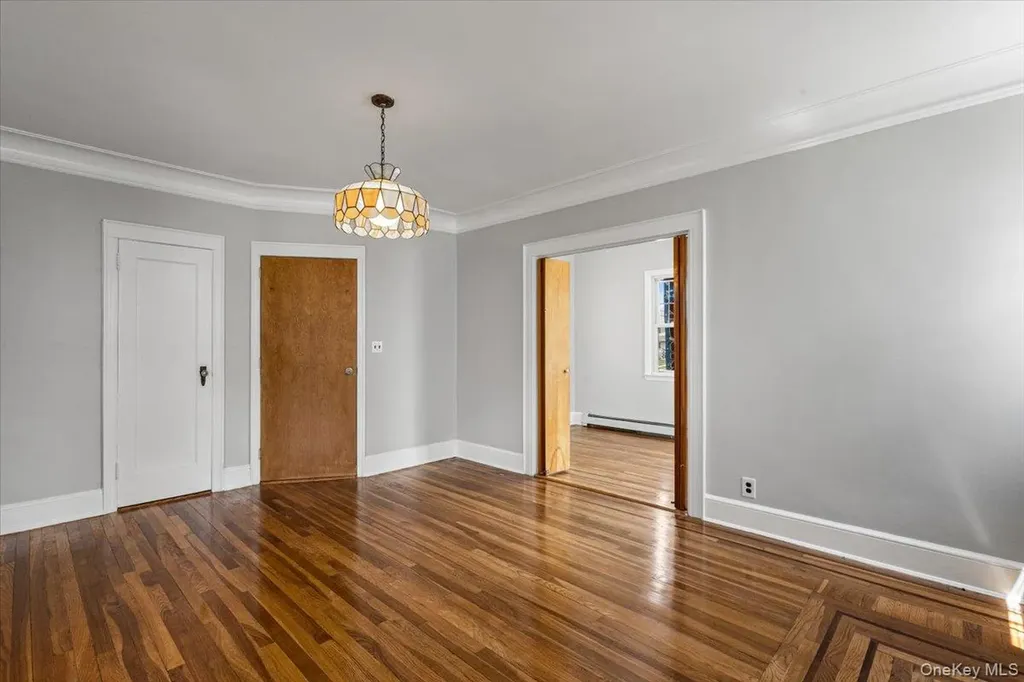 205 Roslyn Road Mineola NY 11501