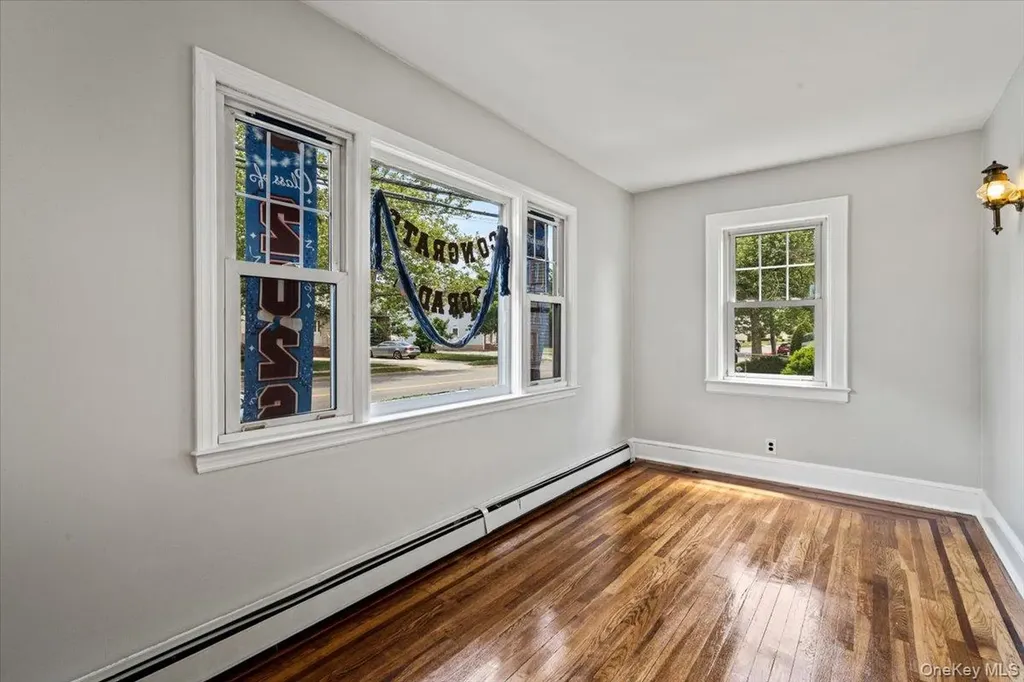 205 Roslyn Road Mineola NY 11501